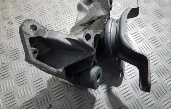 Volvo XC70 Engine mount bracket 8g9n6f012bb 8g9n-6f012-bb