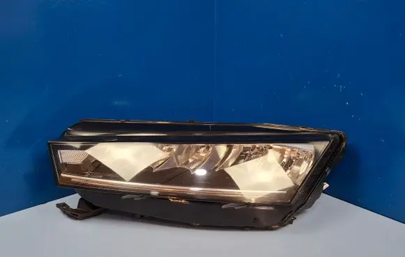 Skoda Octavia Mk3 (5E) Headlight/headlamp 5E4941015 030111823100