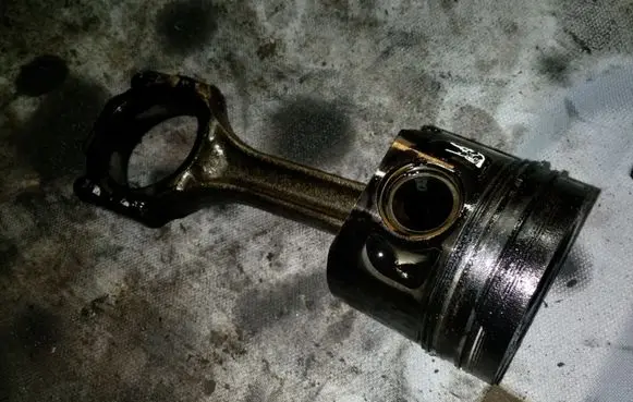 Audi A4 S4 B6 8E 8H Piston 