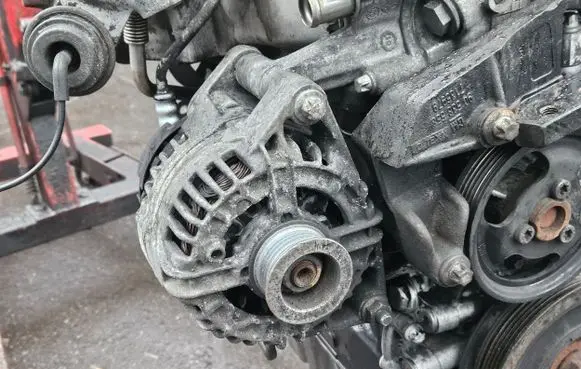 Opel Zafira A Generator/alternator 90561168 0124415005