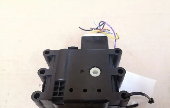 Mazda 5 Air flap motor/actuator 6415E