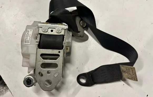 Lexus IS 220D-250-350 Front seatbelt J082512
