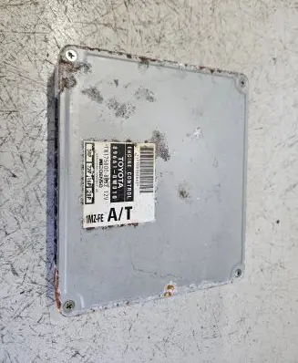 Lexus ES 250 - 300 - 330 Engine control unit/module 896610W010 TN1750008062