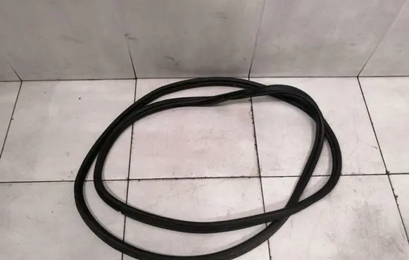 Porsche Macan (95B) Trunk rubber seal (body) 95B827705