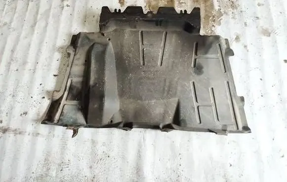 Jeep Grand Cherokee (WK) Engine splash shield/under tray