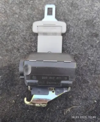 Volkswagen PASSAT B5.5 Middle seatbelt (rear) 3B0857813