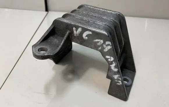 Opel Vectra C Engine mounting bracket VO4651226