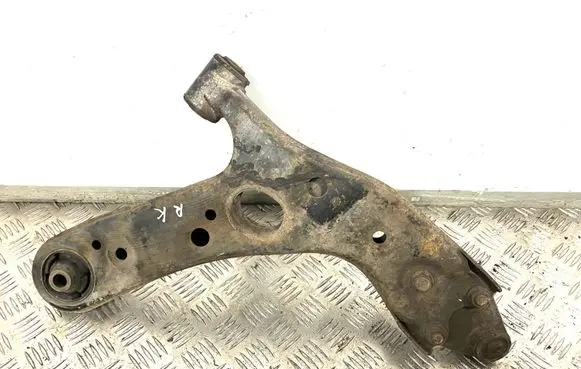 Toyota Avensis T270 Front lower control arm/wishbone 34508