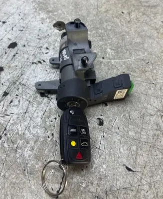 Volvo V70 Ignition lock 8626324 16184