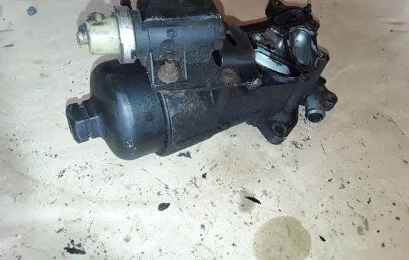 Mazda 5 Oil filter mounting bracket NOCODE