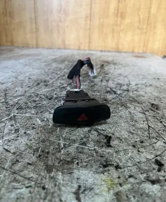 Nissan Primera Hazard light switch 06016