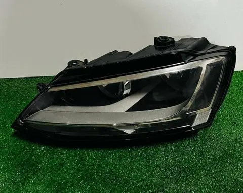Volkswagen Jetta VI Headlight/headlamp 5C7941005H