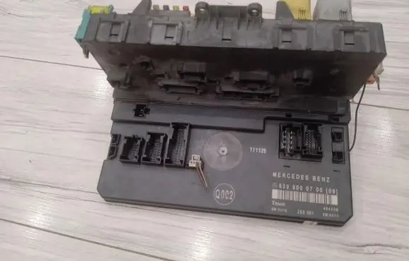Mercedes-Benz Vito Viano W639 Fuse box set A6395450801