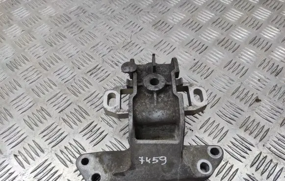 Peugeot 508 Engine mount bracket