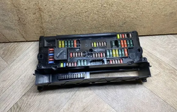 BMW 5 GT F07 Fuse module 9234421 923442101 61149234421