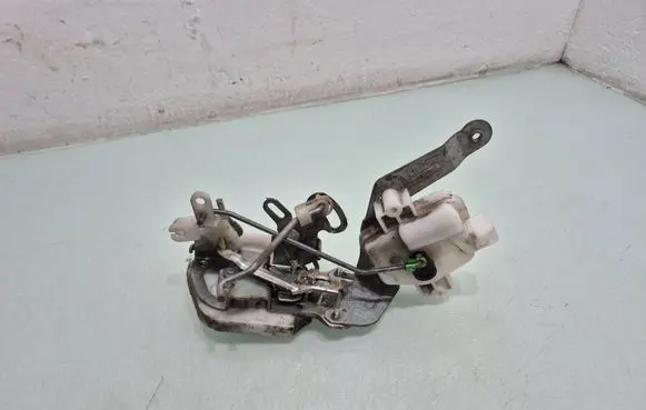 Mitsubishi Pajero Tailgate/trunk/boot lock/catch/latch 