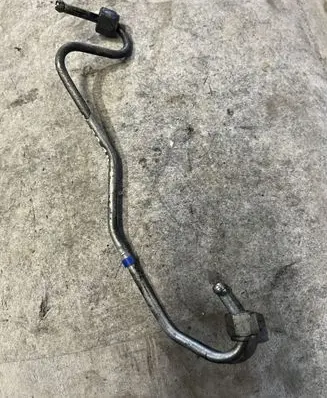 Nissan X-Trail T30 Fuel injector supply line/pipe 