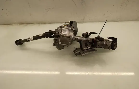 Ford Fiesta Steering wheel axle 8V513C529JN 05075114 090J20833