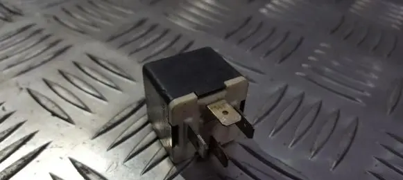 Volkswagen Golf IV Other relay 141951253b