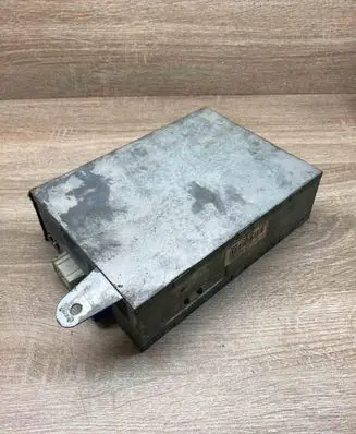 BMW 5 E39 Front door lower hinge 6901456
