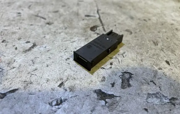 Buick Regal USB socket connector 13317918