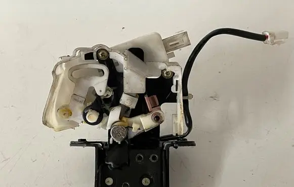 Mazda 6 Tailgate/trunk/boot lock/catch/latch B6701