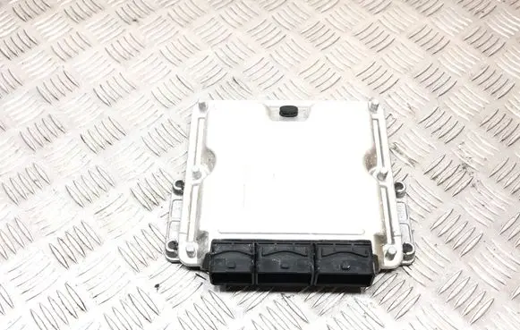 Renault Trafic II (X83) Engine control unit/module 0281010633 820019842 021204