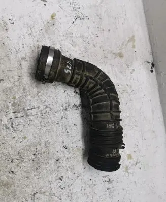 Renault Twingo II Air intake duct part 8201018897