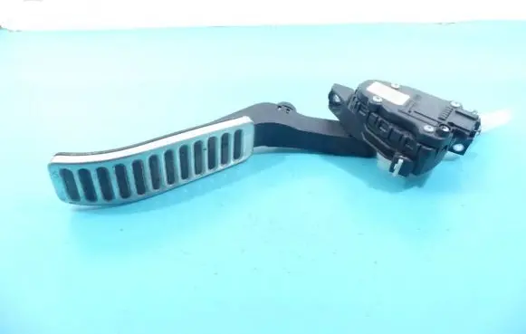 Volkswagen Touareg I Accelerator throttle pedal 7L0723507B IMPRK1108253