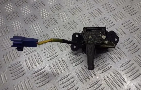 Toyota Yaris Tailgate exterior lock 