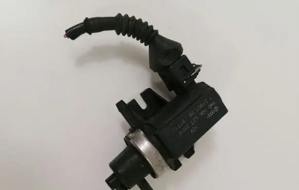 Audi A4 S4 B6 8E 8H Turbo solenoid valve 1H0906627