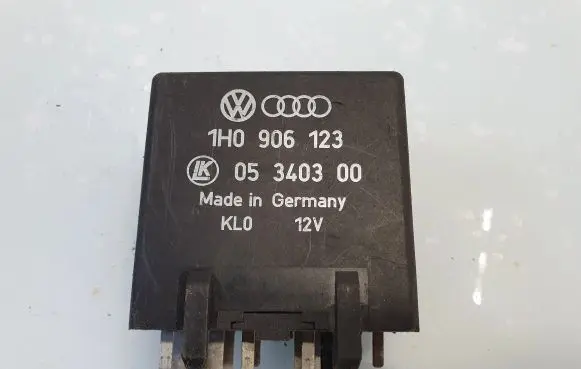 Volkswagen Golf III Other relay 1H0906123 05340300