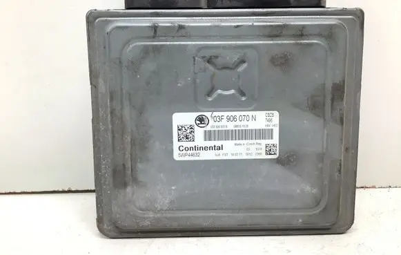 Skoda Fabia Mk2 (5J) Engine control unit/module 03F906070N 5WP44632