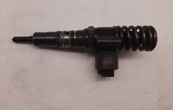Audi A4 S4 B7 8E 8H Fuel injector 03G130073Gx