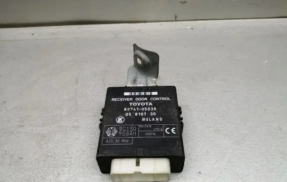 Toyota Avensis T220 Door control unit/module 8974105030