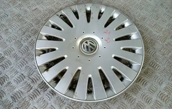 Volkswagen PASSAT B6 R16 wheel hub/cap/trim 3C0601147B