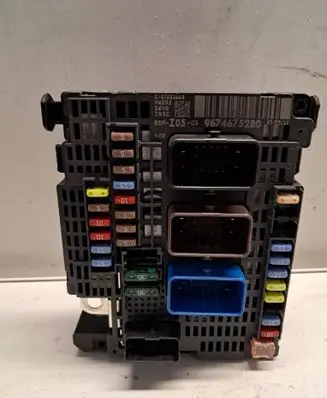 Citroen C4 II Picasso Fuse module 9674675280