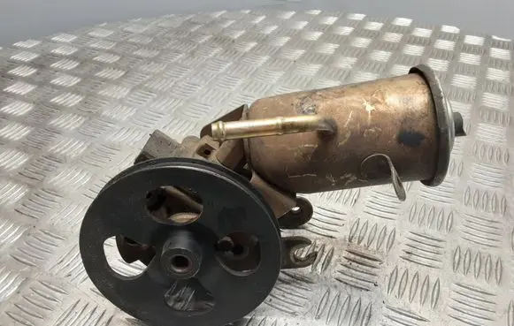 Toyota Yaris Power steering pump