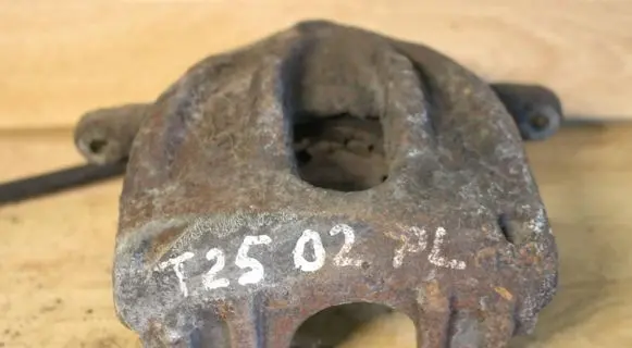 Toyota Avensis T250 Front brake caliper