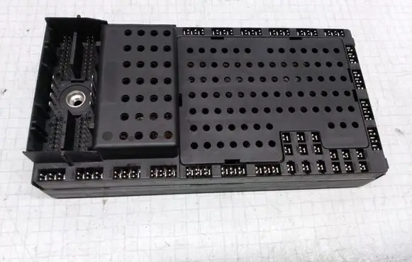Volvo V70 Fuse module 08696098 30679527