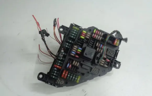 BMW 5 F10 F11 Fuse module 9210857