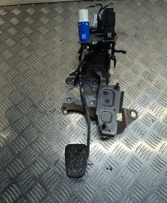 Ford Turneo Courier Brake pedal 