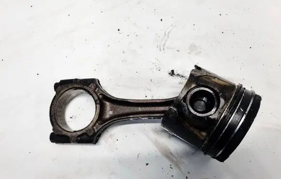 Toyota Avensis T250 Piston with connecting rod 