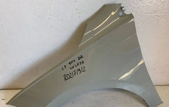 Volkswagen Polo VI Fender 