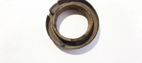 Ford Focus Front coil spring rubber mount 4s415599aa 4s41-5599-aa