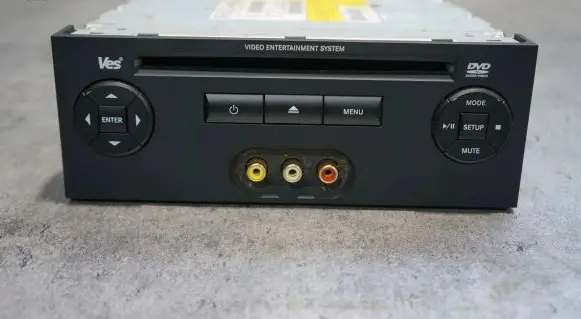 Jeep Commander CD/DVD changer P05064250AB