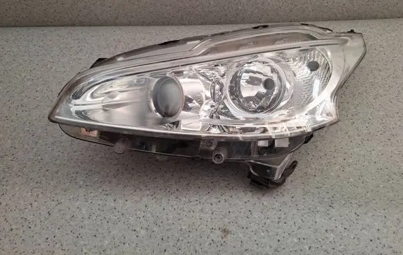 Peugeot 208 I Headlight/headlamp 9802221480 89905957