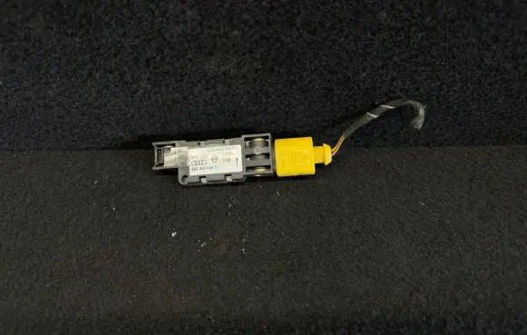 Audi A6 S6 C5 4B Airbag deployment crash/impact sensor 4B0959643C