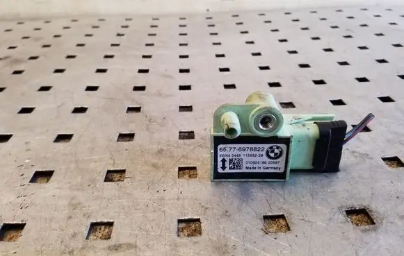 BMW 5 E60 E61 Airbag deployment crash/impact sensor 65776978822