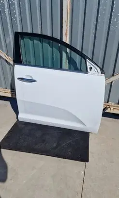 KIA Sportage Front door